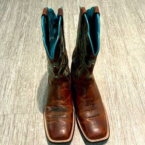 Ariat Round Up Wide Square Toe Western Boot